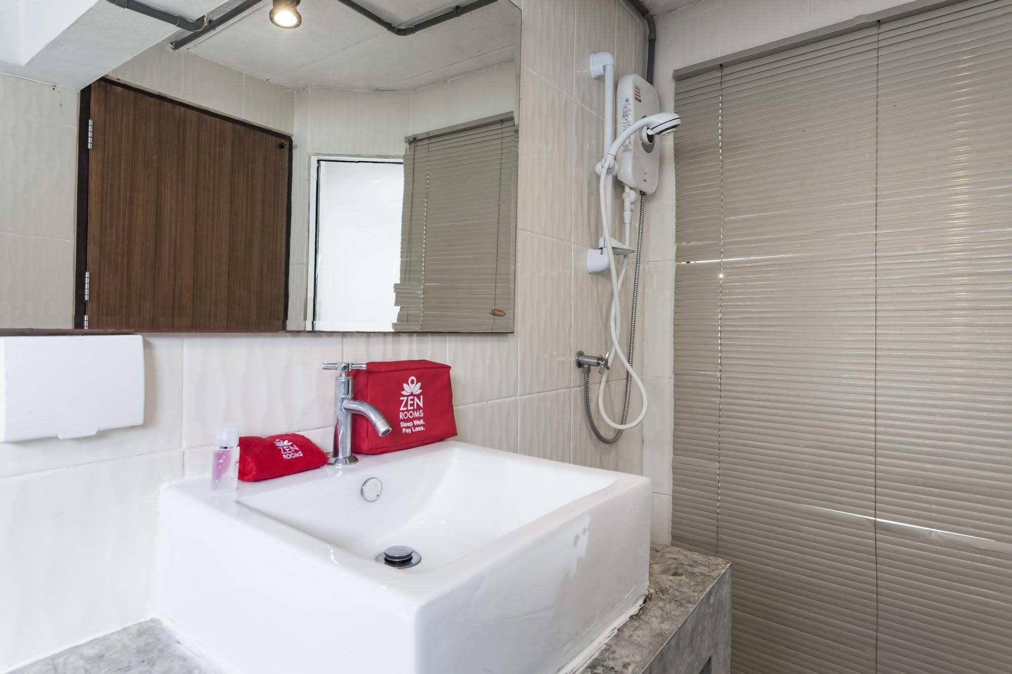 Zen Rooms Basic Nanai Phuket Patong Bagian luar foto