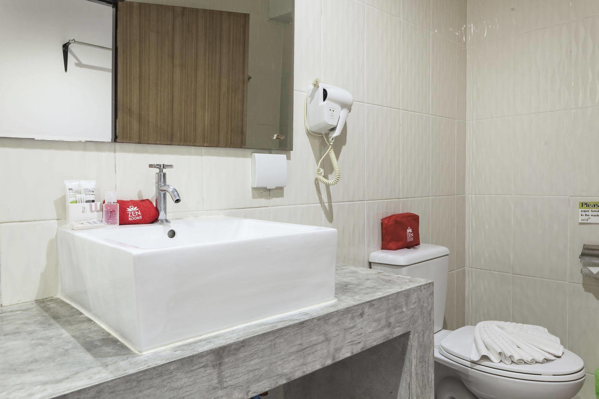 Zen Rooms Basic Nanai Phuket Patong Bagian luar foto