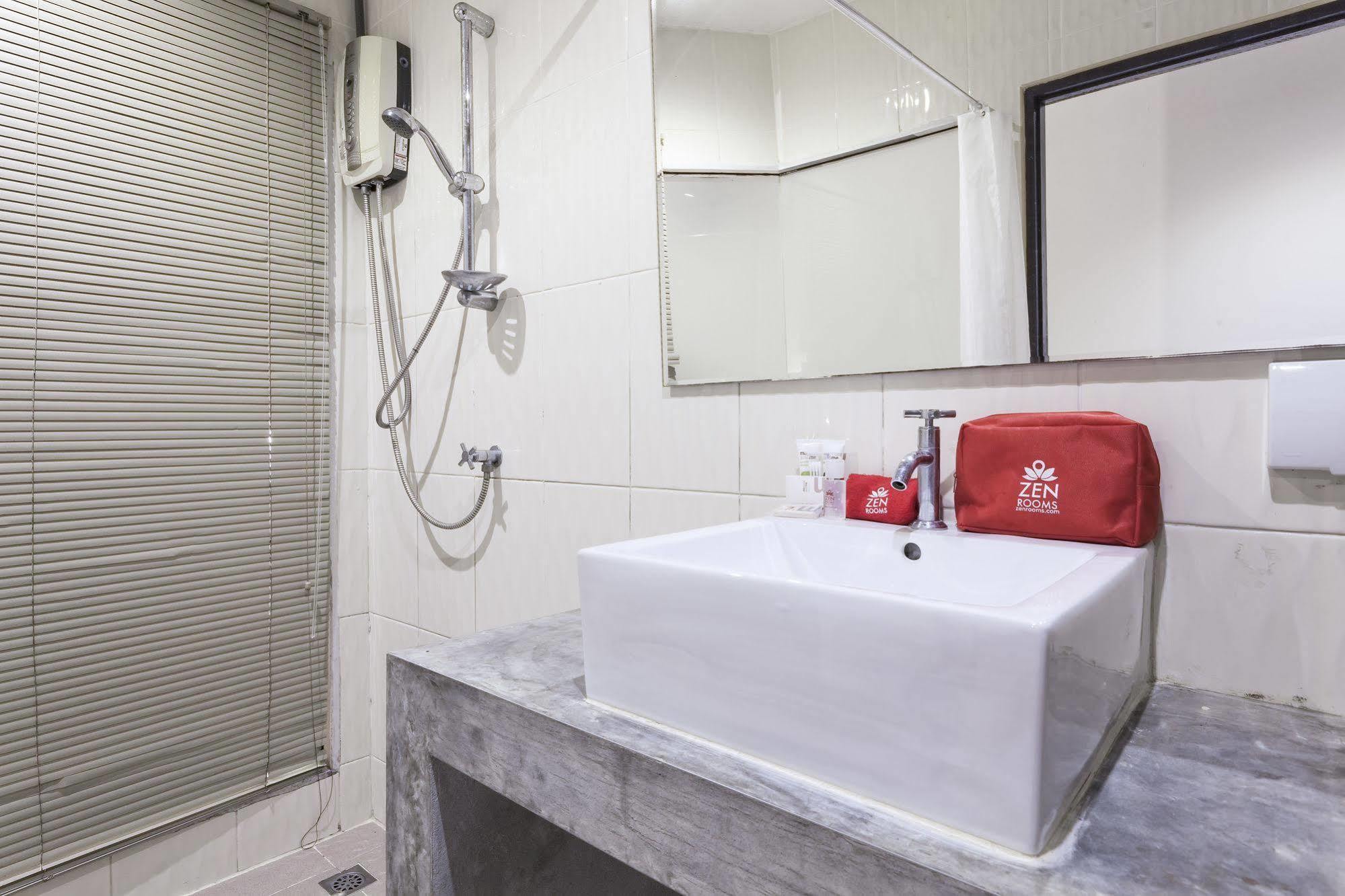 Zen Rooms Basic Nanai Phuket Patong Bagian luar foto